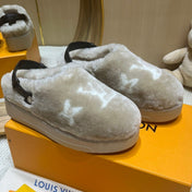 ASPEN COMFORT CLOG IN KHAKI BEIGE MIX WHITE FLEECE