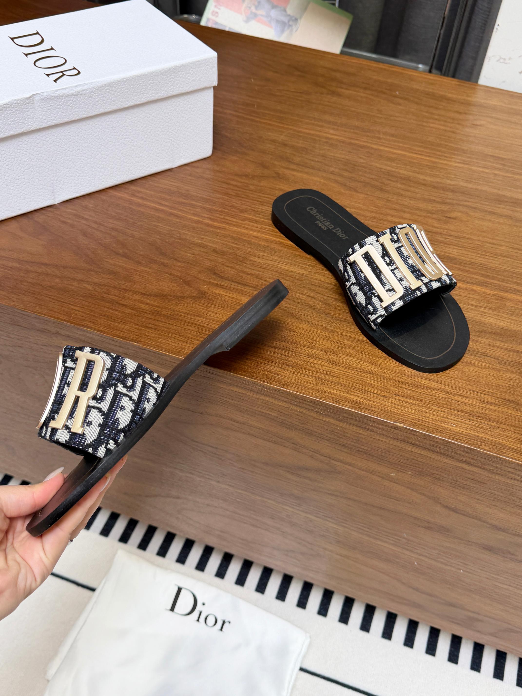 DIOR 26S D-WAY SLIDE IN BLACK DIOR OBLIQUE EMBROIDERED COTTON WITH GOLD HARDWARE