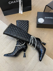KNEE HIGH BOOTS 8 CM IN BLACK CALFSKIN WITH PEARL CHAIN
