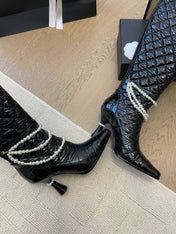 KNEE HIGH BOOTS 8 CM IN BLACK CALFSKIN WITH PEARL CHAIN