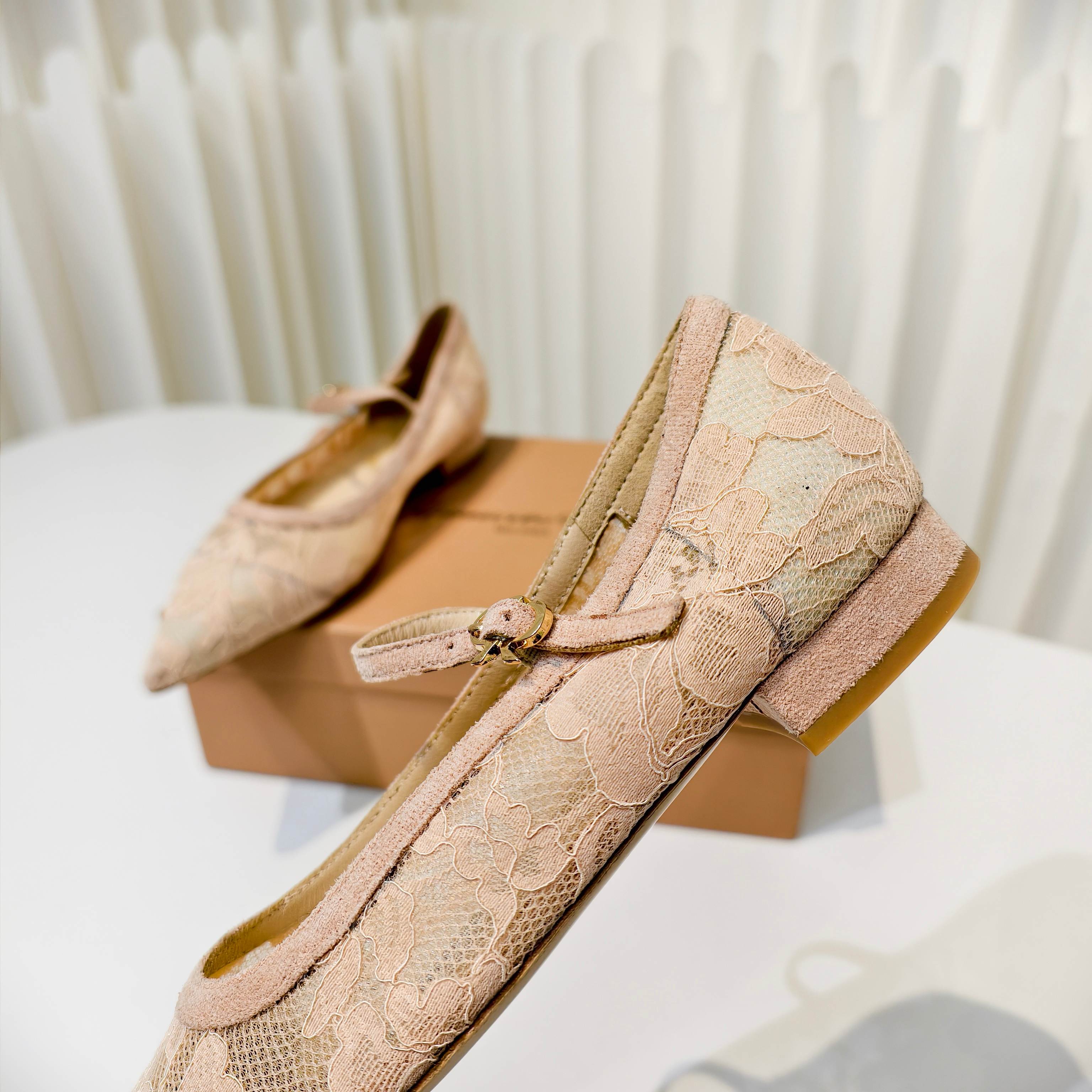 GIANVITO ROSSI 26S MARY JANE FLATS IN NUDE LACE FABRIC
