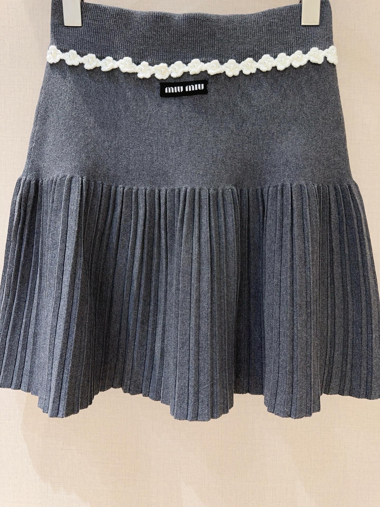 MIUMIU 26S PLEATED KNIT SKIRT 950
