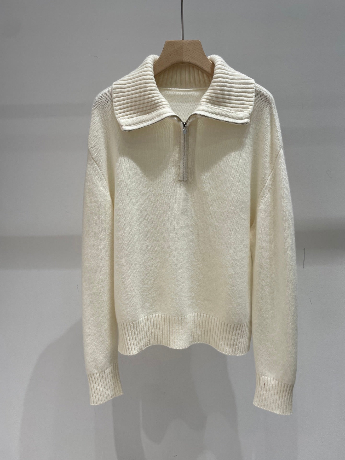 LP SWEATER STYLE 230