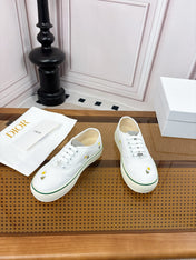 DIOR 26S LOW TOP SNEAKERS IN WHITE CANVAS WITH DAISY EMBROIDERY