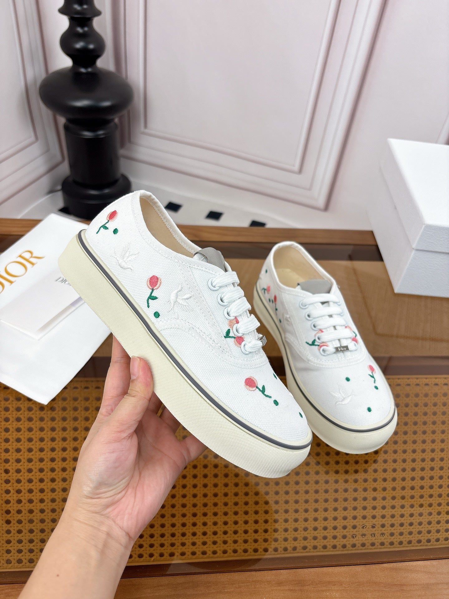 DIOR 26S LOW TOP SNEAKERS IN WHITE CANVAS WITH FLORAL EMBROIDERY