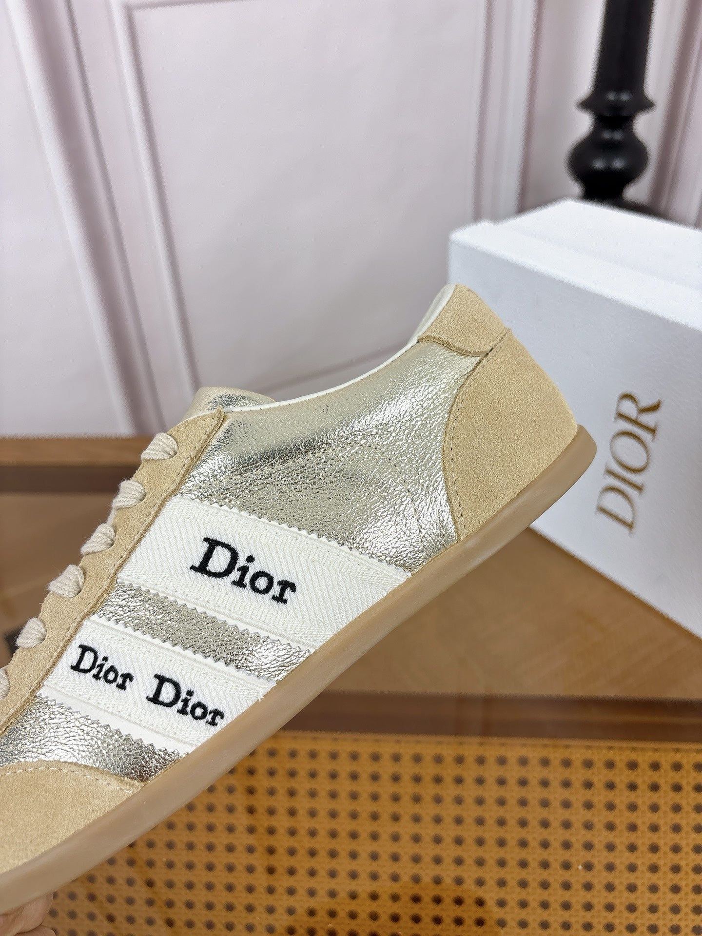 DIOR 26S SNEAKERS IN BEIGE SUEDE AND GOLD METALLIC CALFSKIN