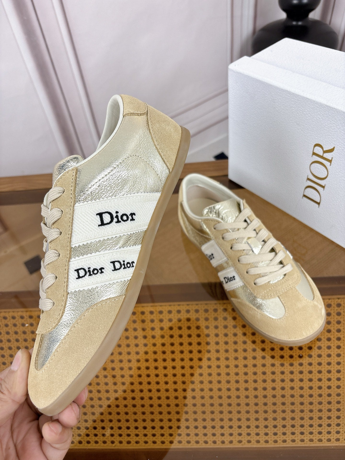 DIOR 26S SNEAKERS IN BEIGE SUEDE AND GOLD METALLIC CALFSKIN