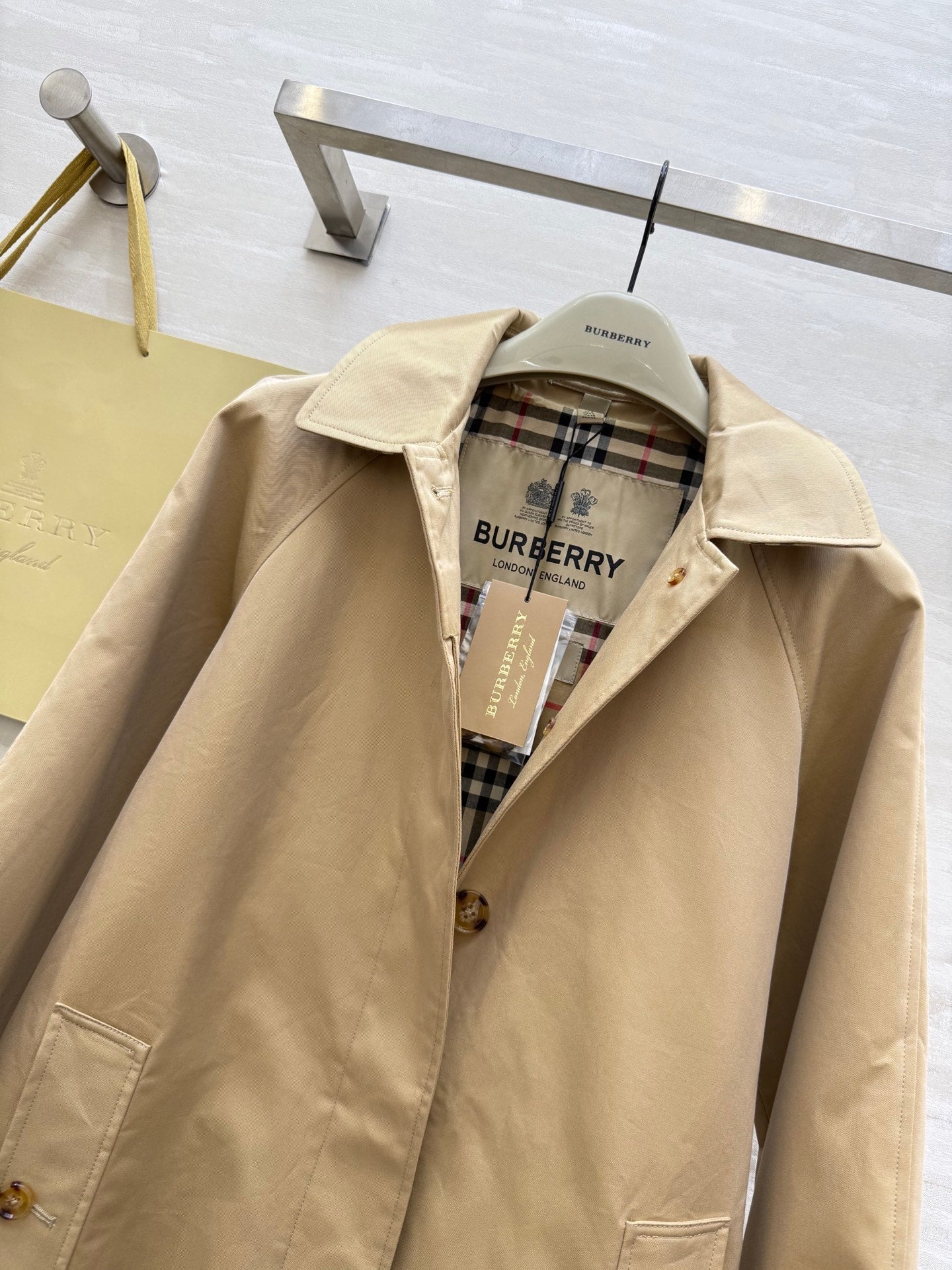 BURBERRY 25S MID-LENGTH COAT 197