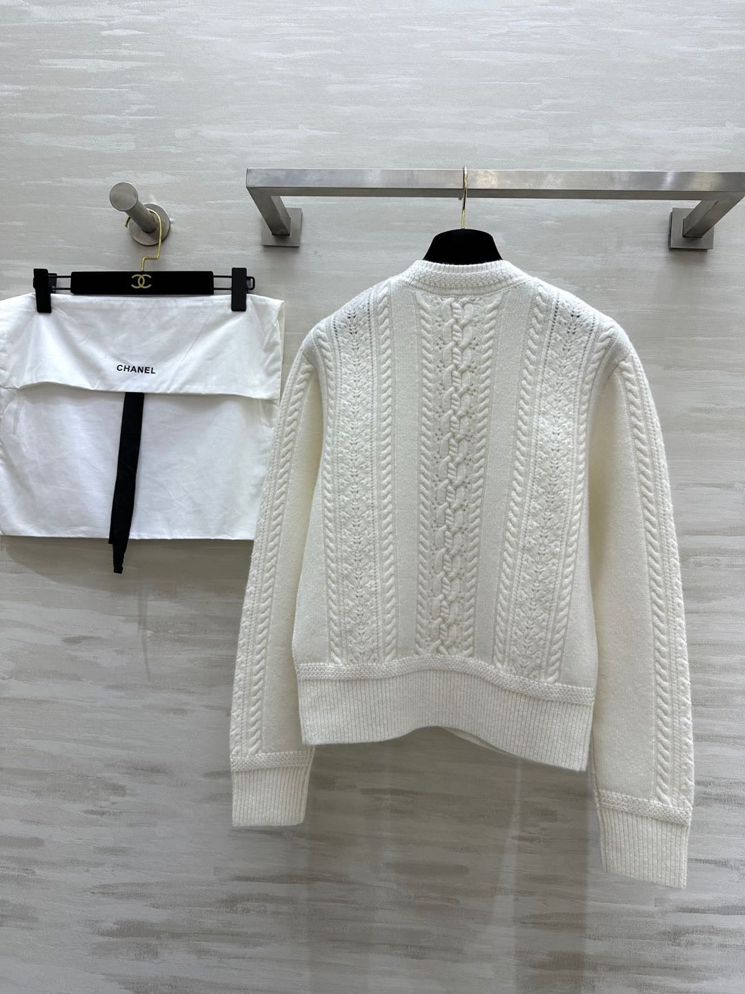 CHANEL 26S SWEATER 677