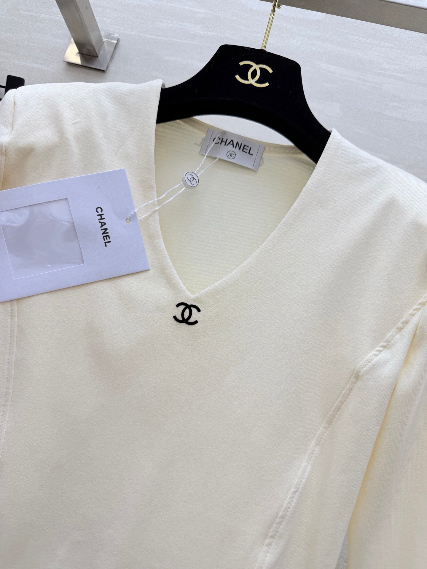 CHANEL 26S V-NECK SWEATSHIRT 974