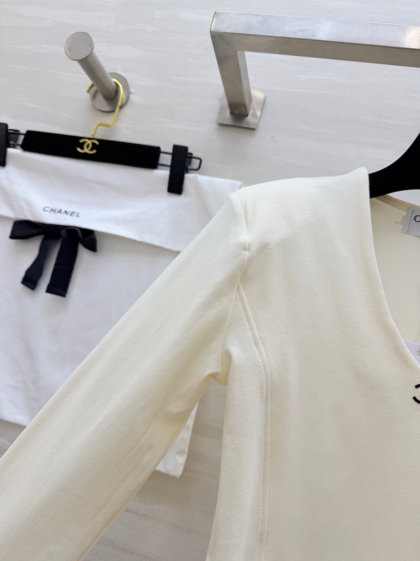 CHANEL 26S V-NECK SWEATSHIRT 974