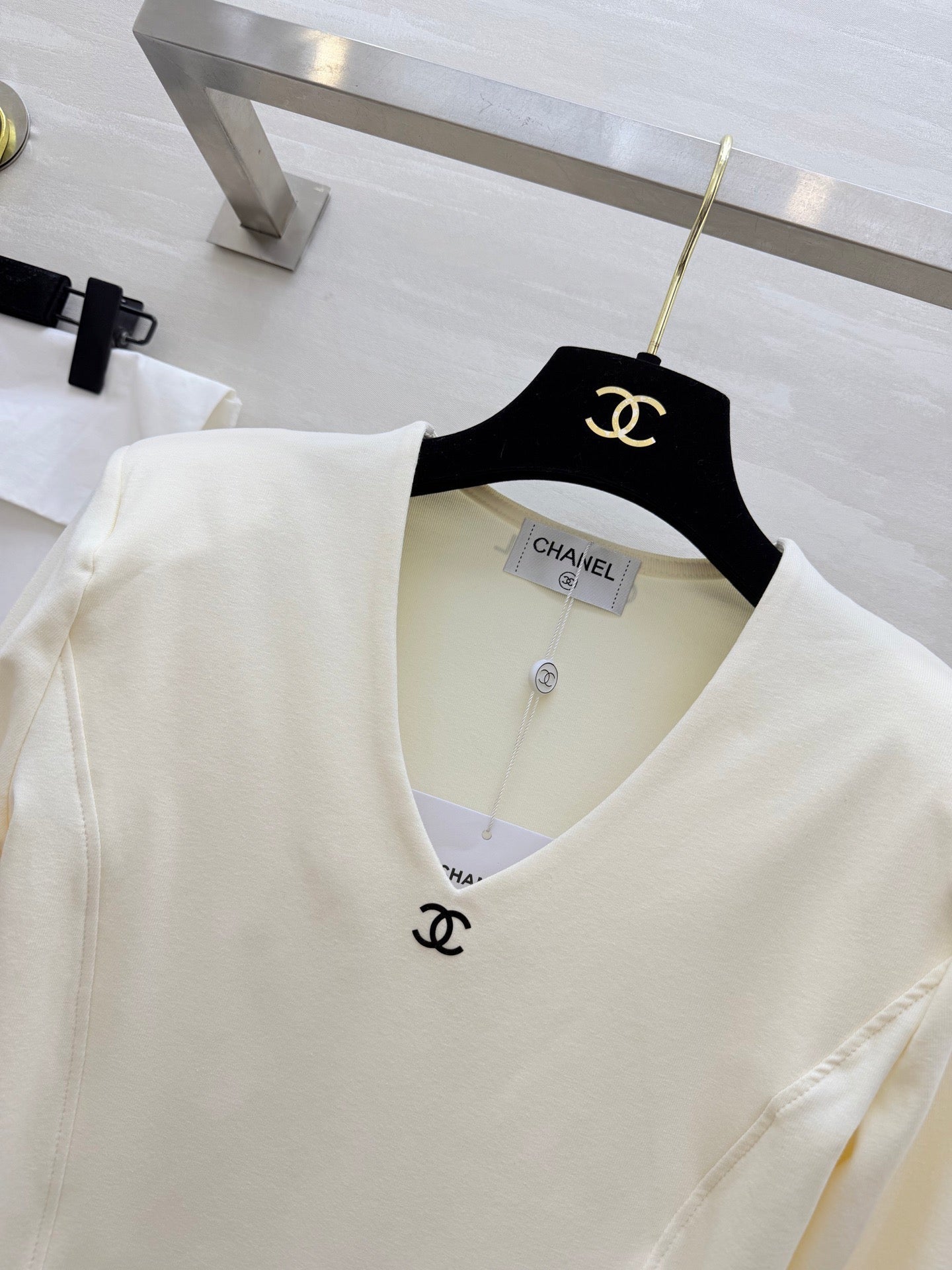 CHANEL 26S V-NECK SWEATSHIRT 974
