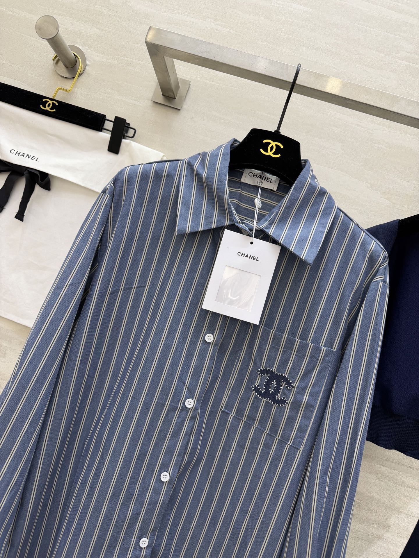 CHANEL 26S SHIRT AND WOOL SCARF 972