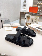 CHYPRE SANDAL IN BLACK CALFSKIN 186752