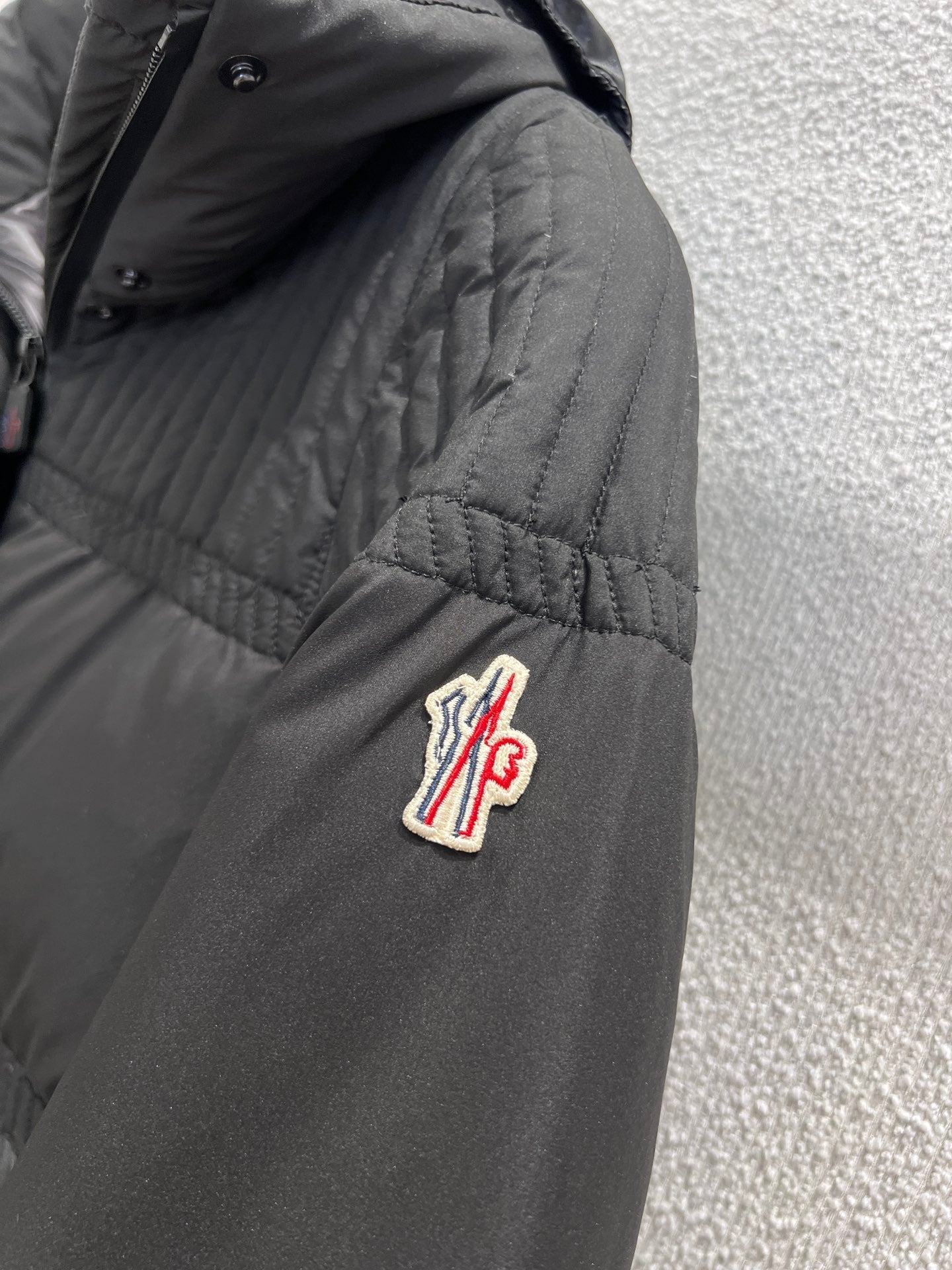 MONCLER 25S DOWN JACKET 236