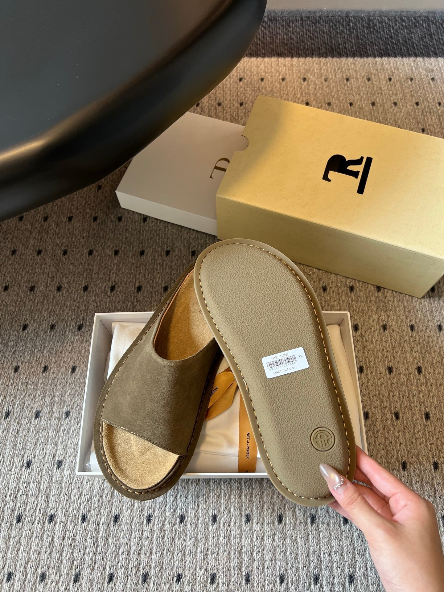 THE ROW 26S THONG SANDALS IN OLIVE GREEN SUEDE