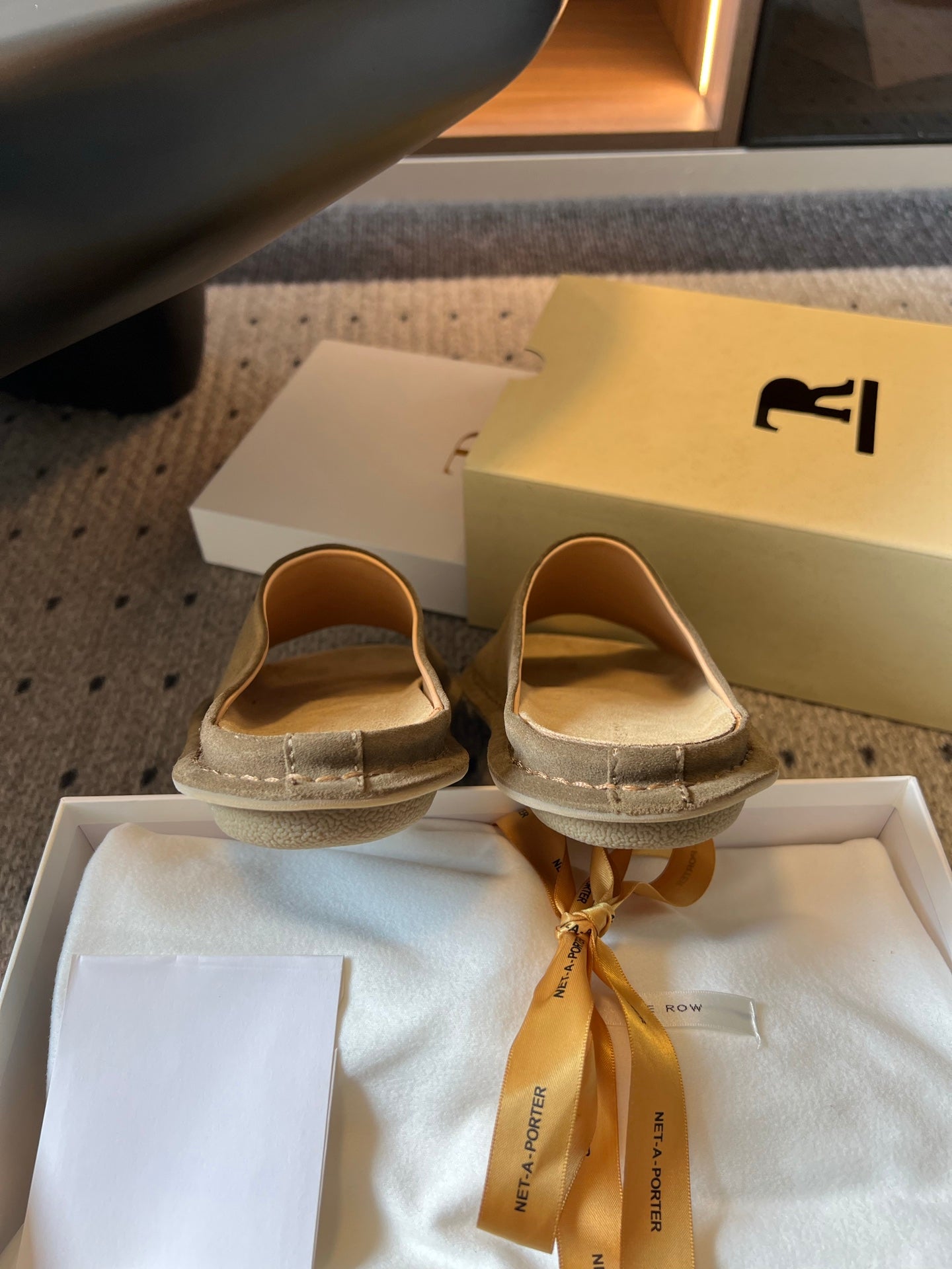 THE ROW 26S THONG SANDALS IN OLIVE GREEN SUEDE