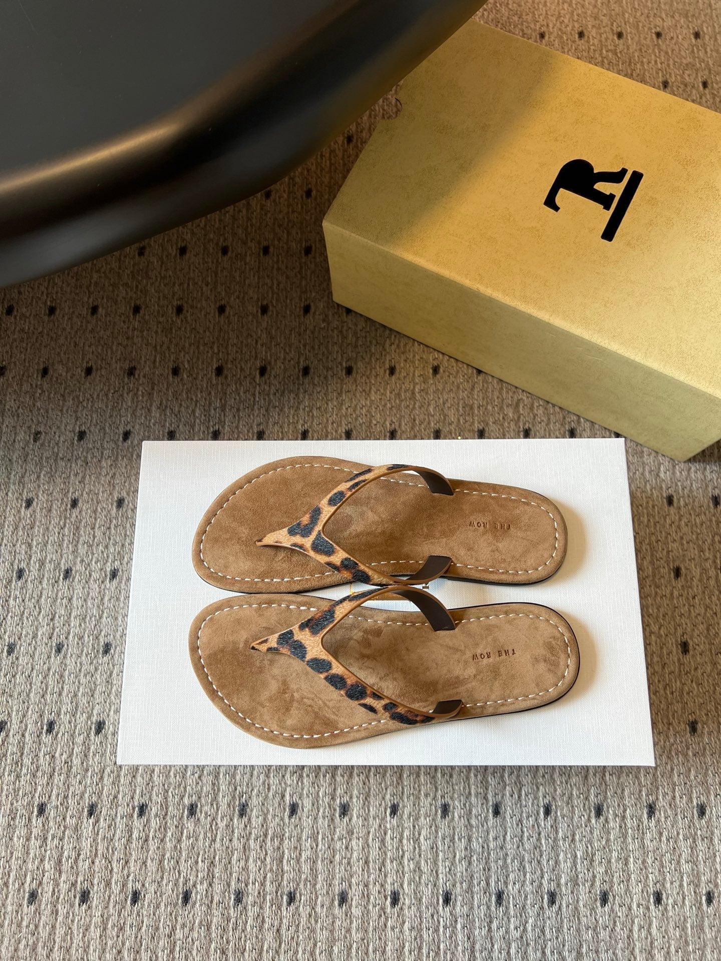 THE ROW 26S THONG SANDALS IN BROWN SPOTTED CALF HAIR AND SUEDE