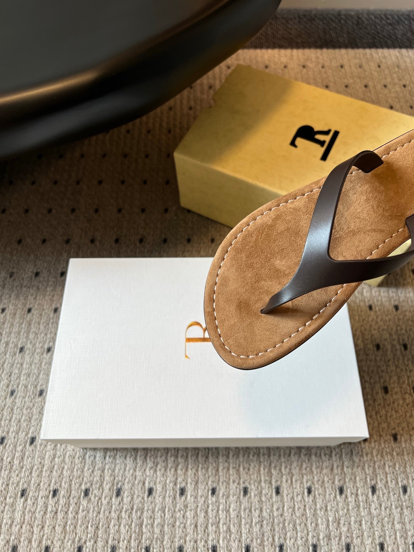 THE ROW 26S THONG SANDALS IN DARK BROWN CALFSKIN AND SUEDE