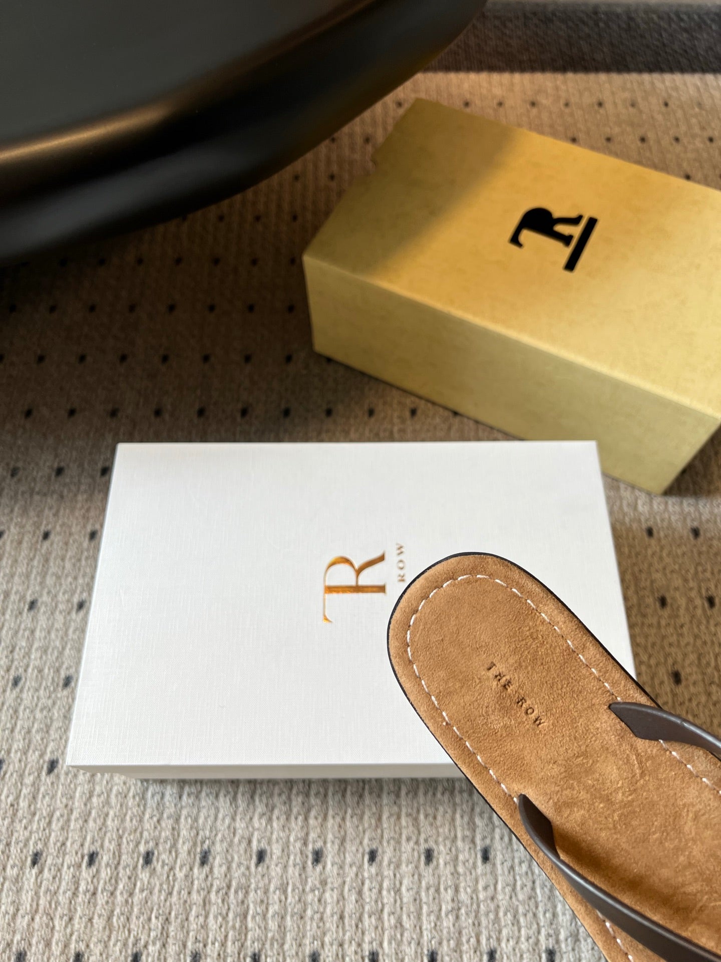THE ROW 26S THONG SANDALS IN DARK BROWN CALFSKIN AND SUEDE