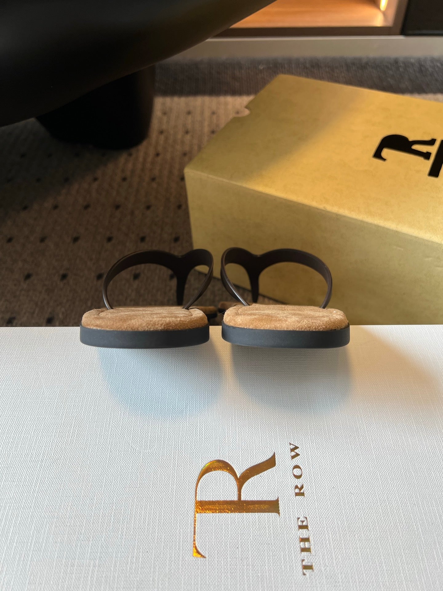 THE ROW 26S THONG SANDALS IN DARK BROWN CALFSKIN AND SUEDE