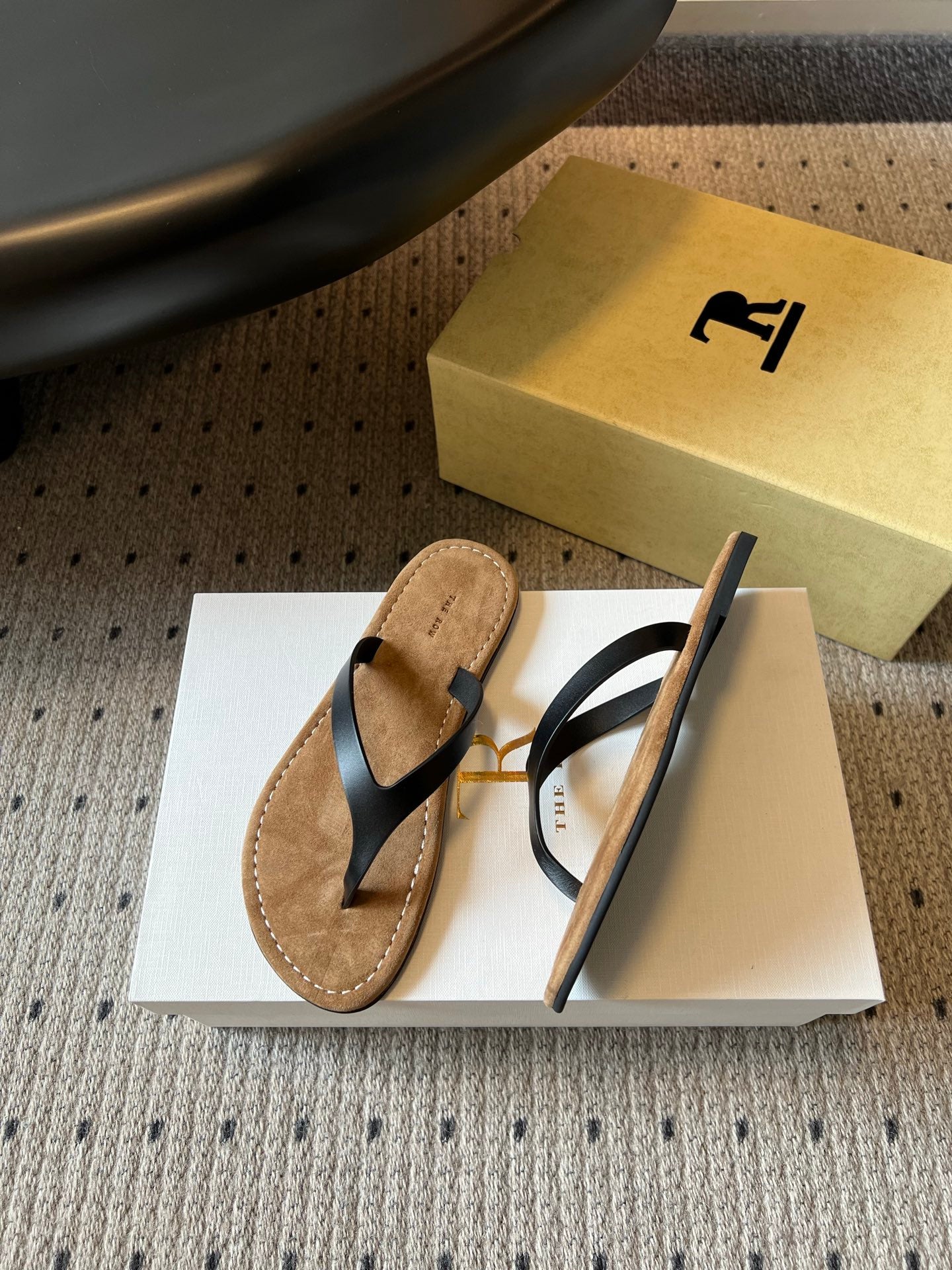 THE ROW 26S THONG SANDALS IN BLACK CALFSKIN AND SUEDE