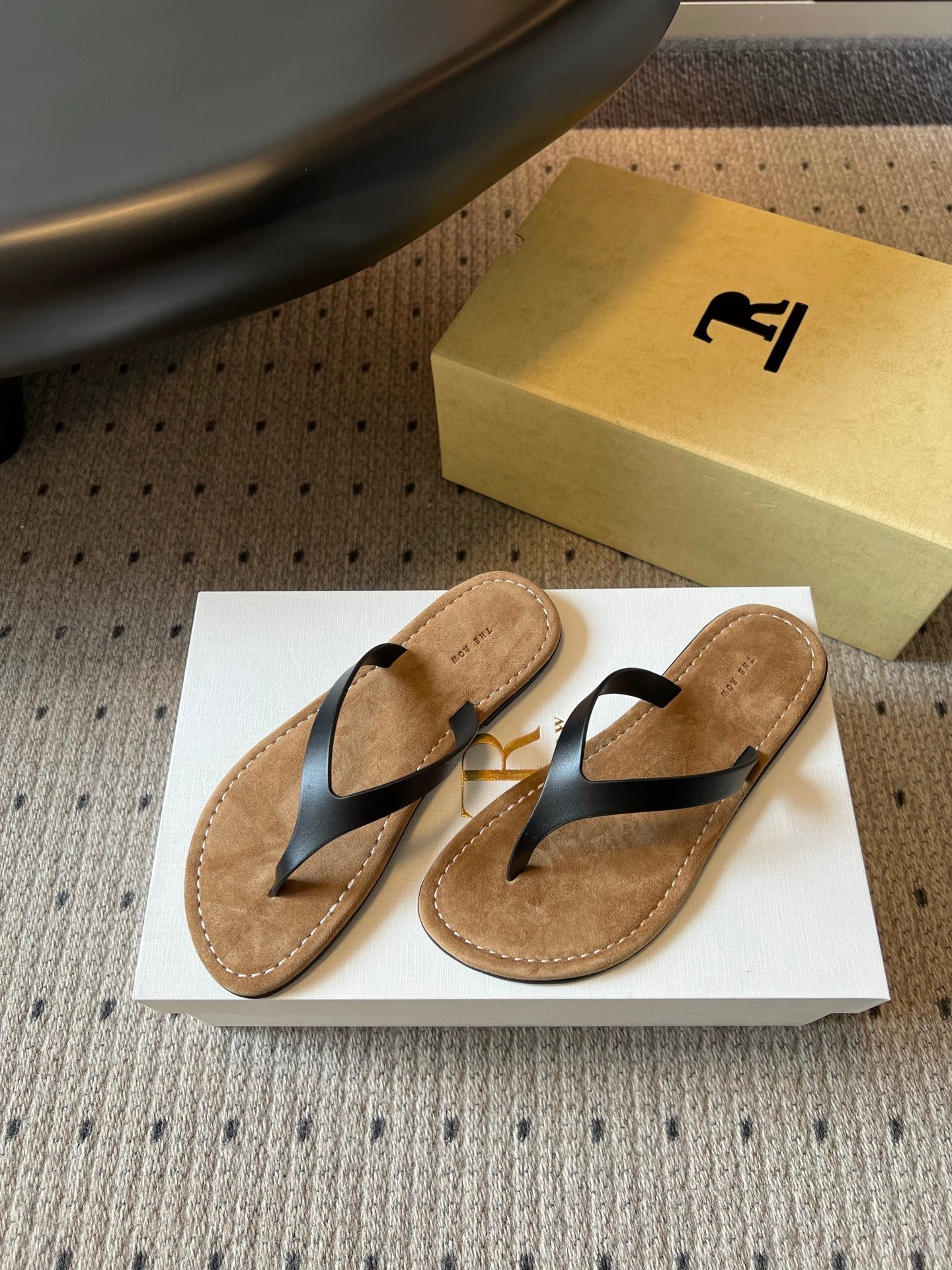 THE ROW 26S THONG SANDALS IN BLACK CALFSKIN AND SUEDE
