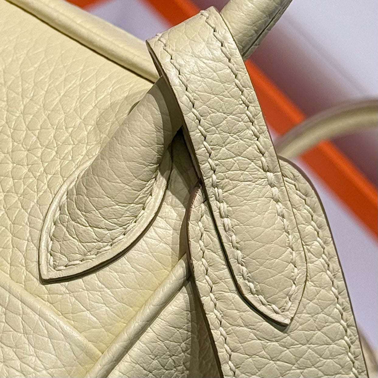 HERMES 25S MINI LINDY 19 IN PASTEL YELLOW CALFSKIN SILVER HARDWARE