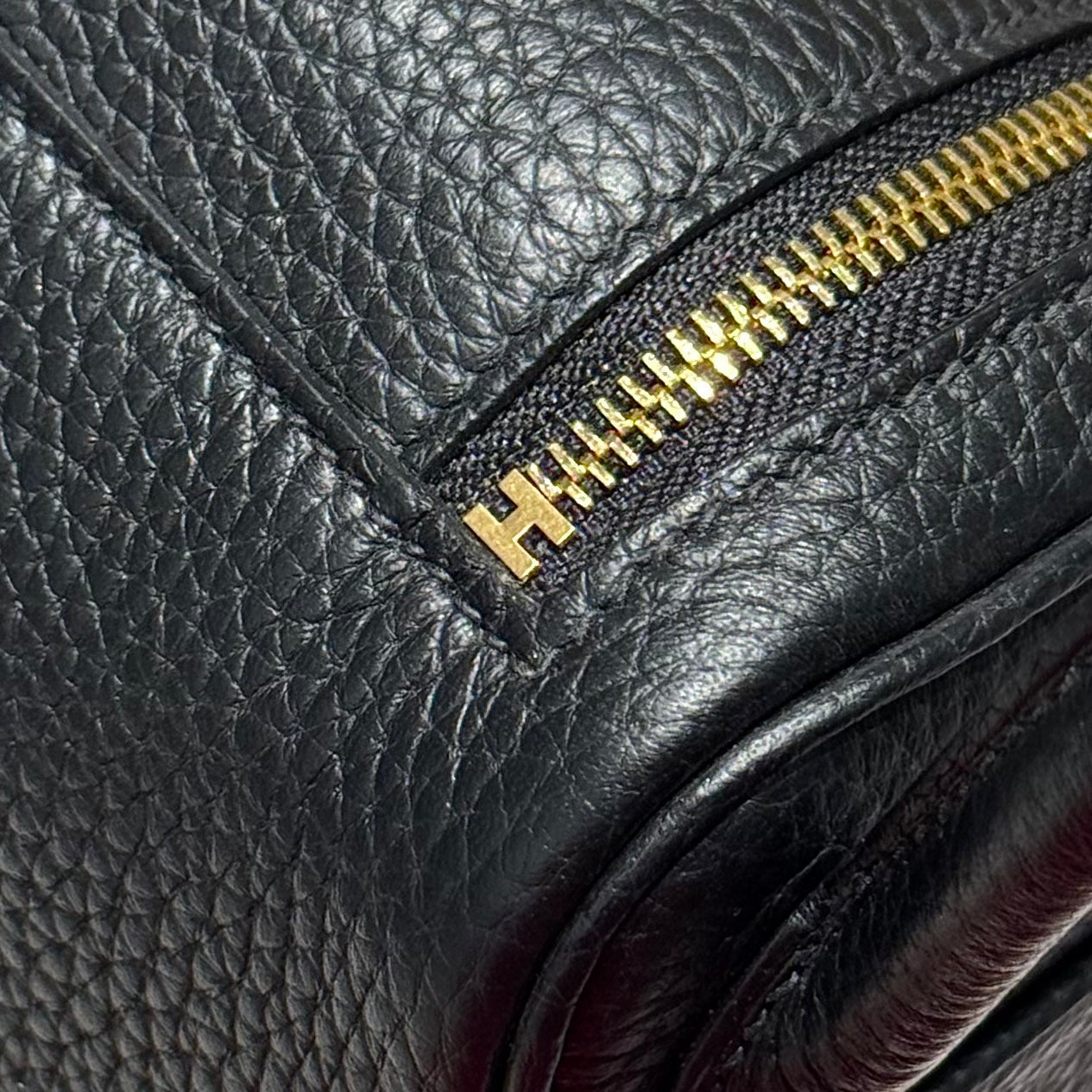 HERMES 25S MINI LINDY 19 IN BLACK CALFSKIN GOLD HARDWARE