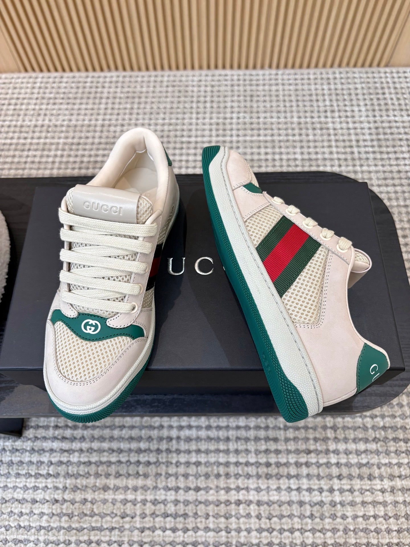 GUCCI 26S MESH SNEAKERS IN LIGHT BEIGE AND GREEN LEATHER