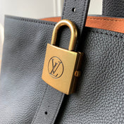 LOW KEY CABAS MM BAG 47 IN BLACK GRAINED CALFSKIN