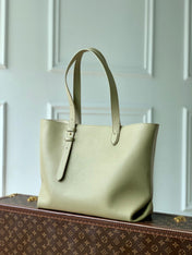 LOW KEY CABAS MM BAG 47 IN BASIL GREEN GRAINED CALFSKIN