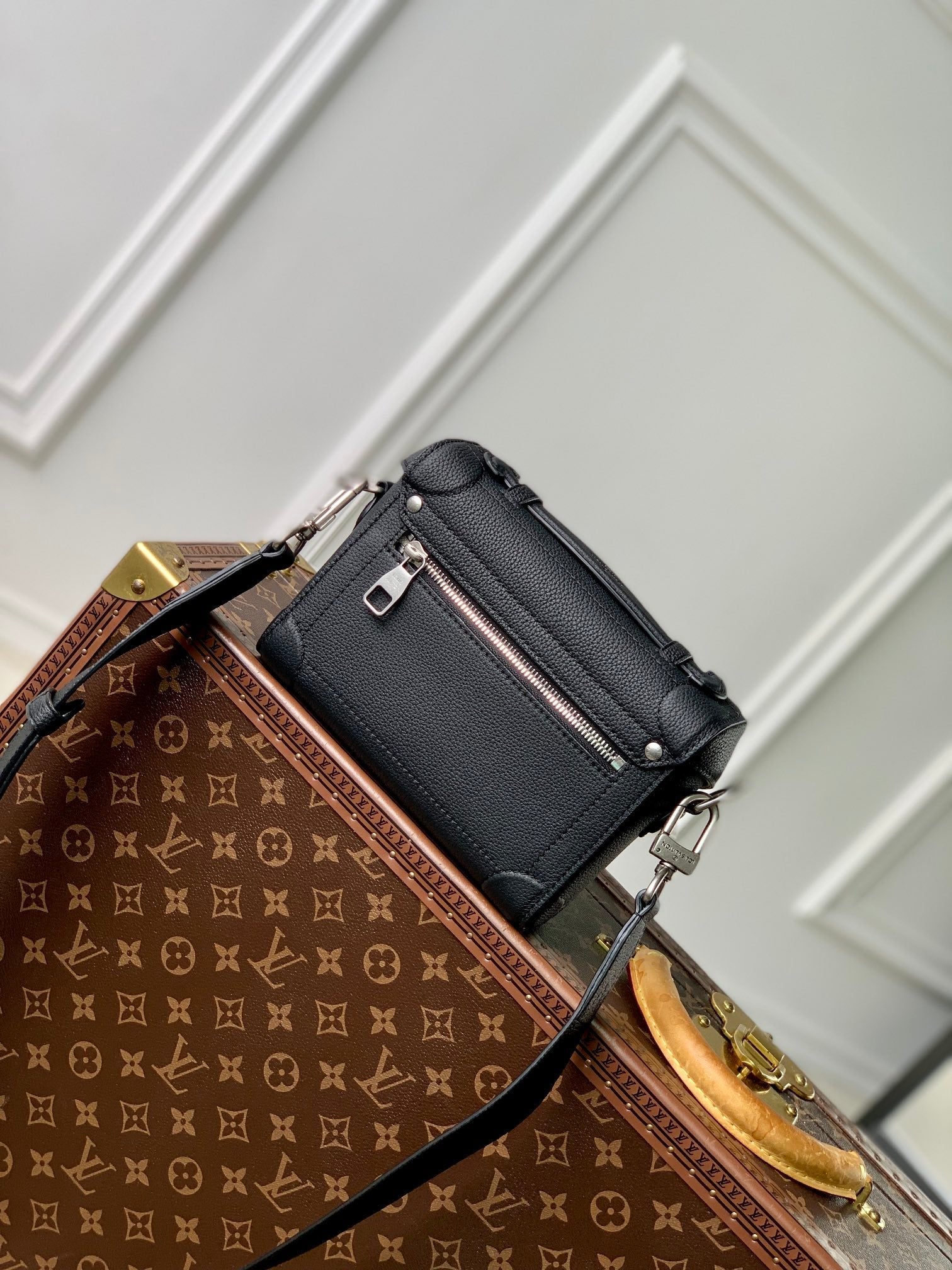 SOUL TRUNK 19 IN BLACK CALFSKIN SILVER HARDWARE