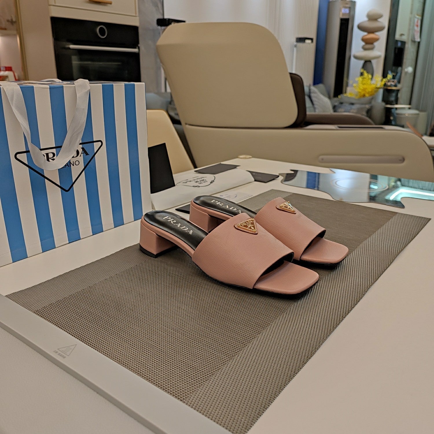PRADA 26S OPEN TOE MULES 45MM IN BLUSH PINK SAFFIANO CALFSKIN WITH LOGO