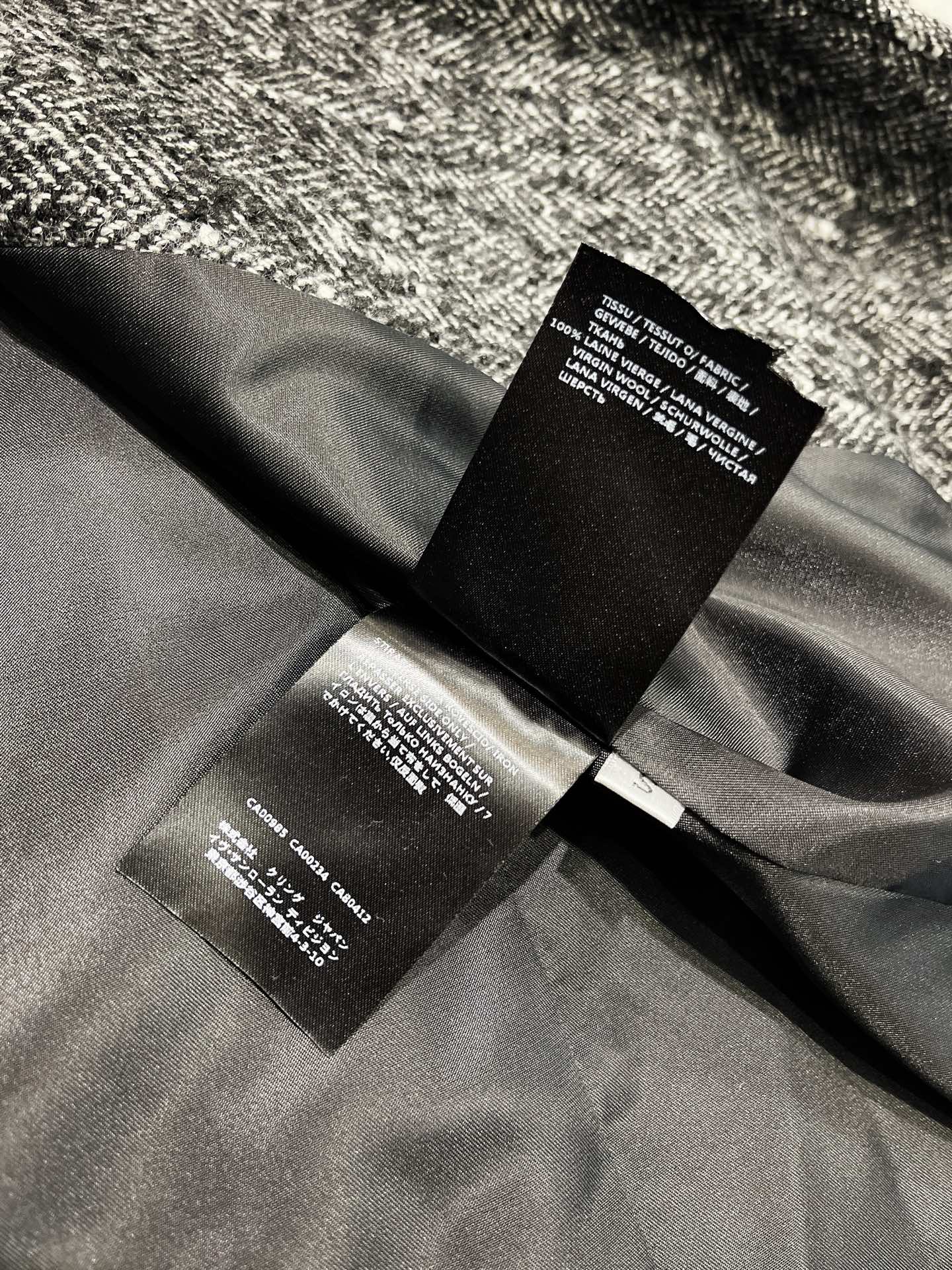 YSL 25S COAT STYLE 106