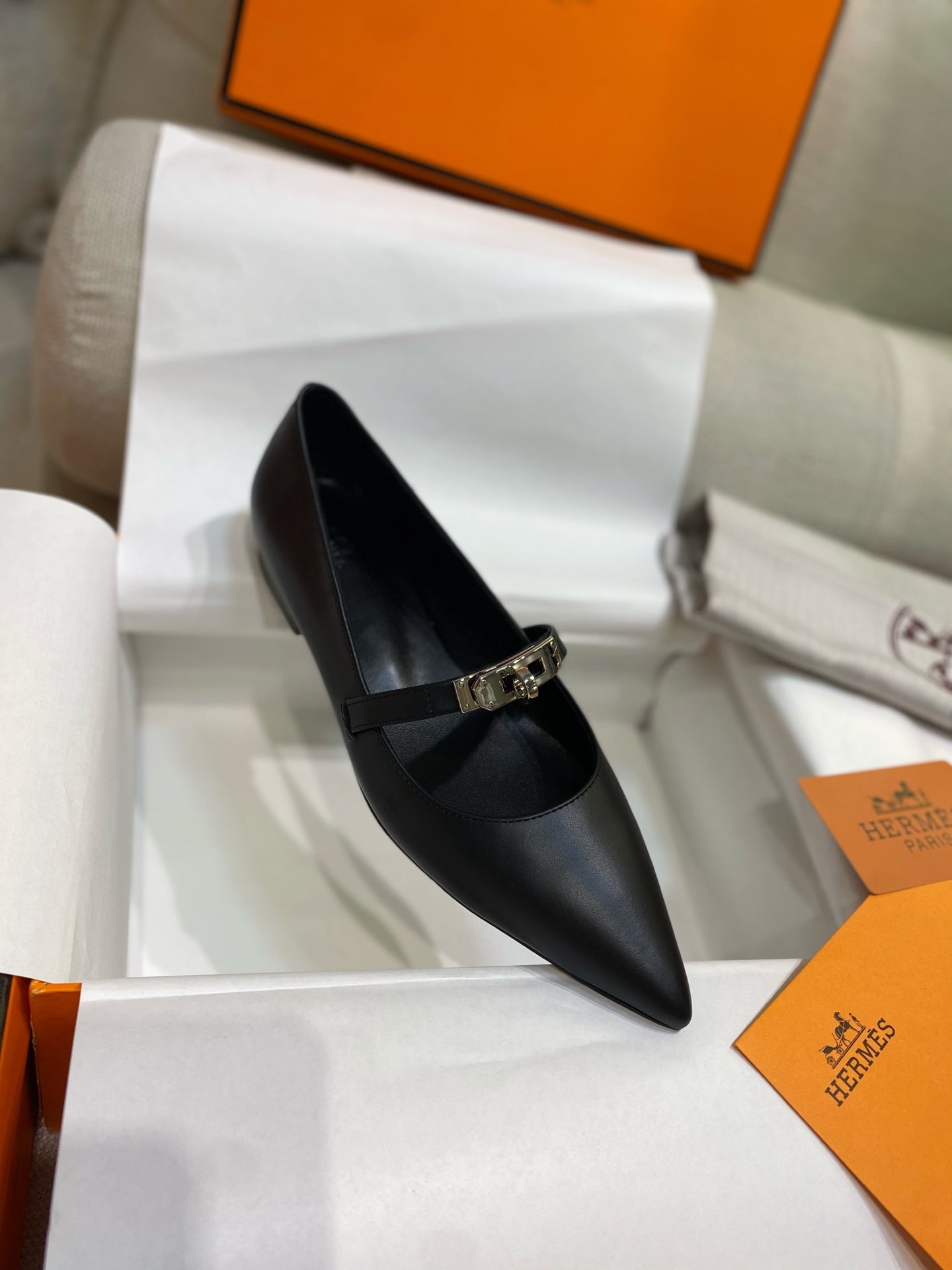 HM 26S KELLY BUCKLE MARY JANE POINTED FLATS IN BLACK CALFSKIN