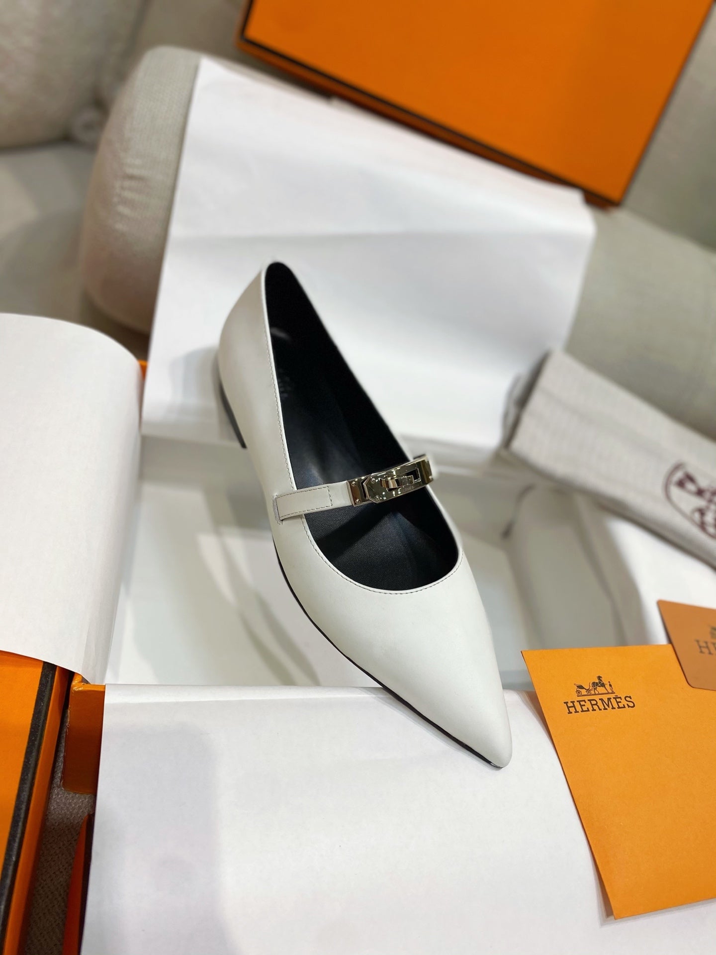 HM 26S KELLY BUCKLE MARY JANE POINTED FLATS IN CREAM WHITE CALFSKIN