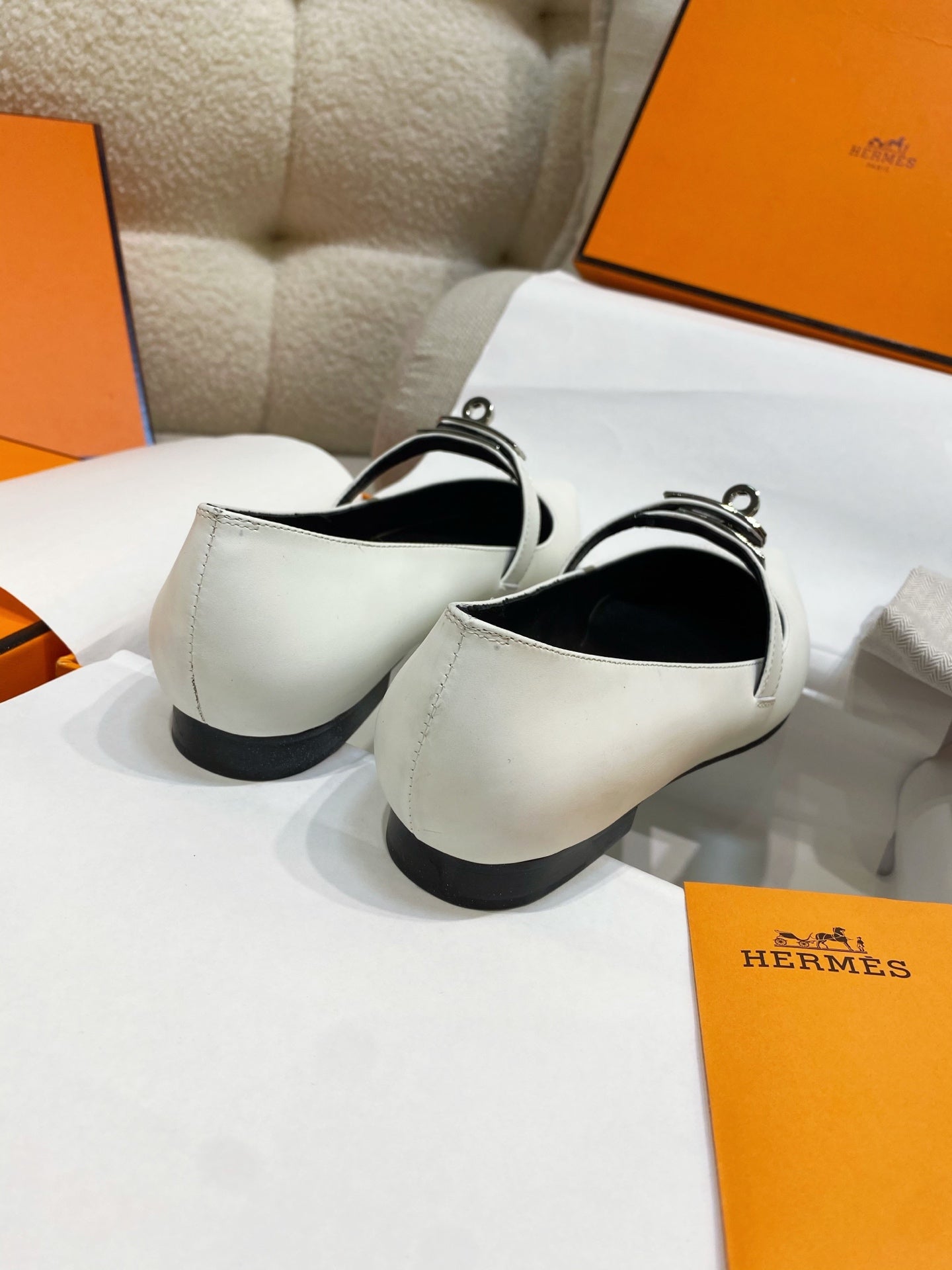 HM 26S KELLY BUCKLE MARY JANE POINTED FLATS IN CREAM WHITE CALFSKIN