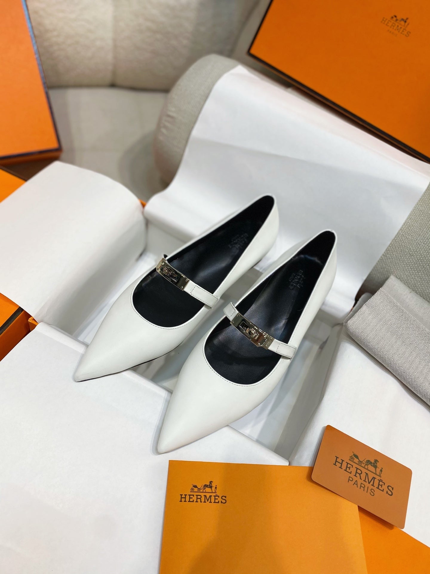 HM 26S KELLY BUCKLE MARY JANE POINTED FLATS IN CREAM WHITE CALFSKIN