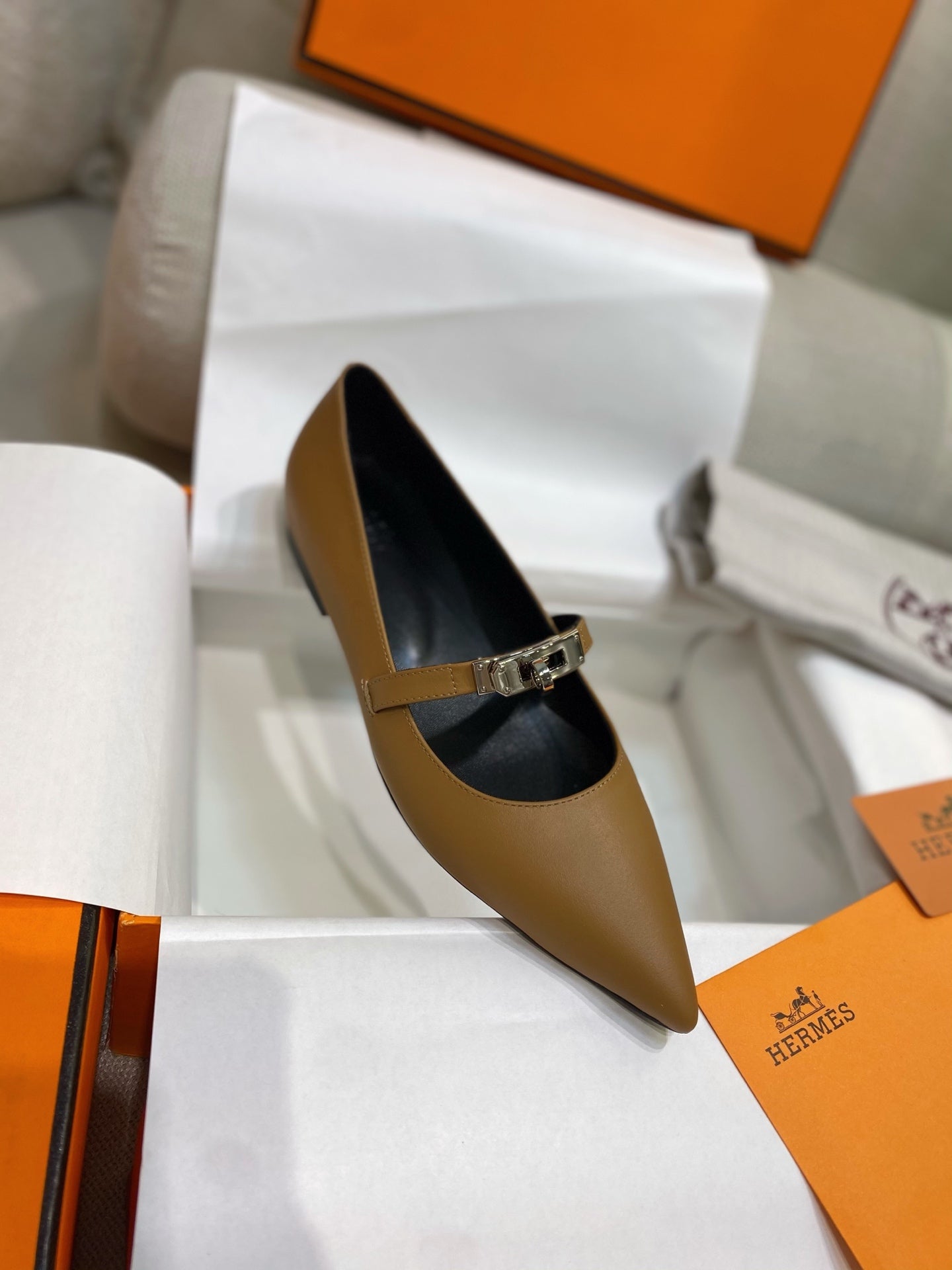 HM 26S KELLY BUCKLE MARY JANE POINTED FLATS IN BROWN CALFSKIN