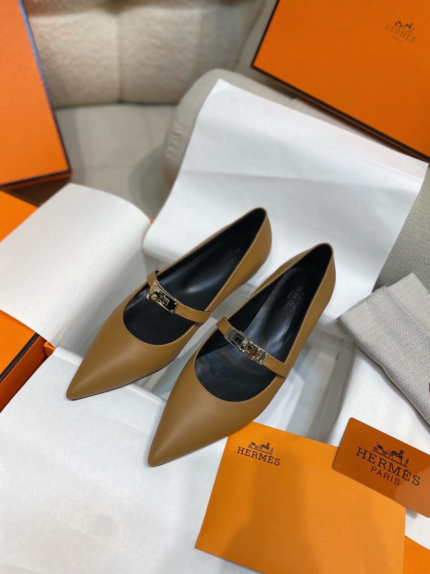 HM 26S KELLY BUCKLE MARY JANE POINTED FLATS IN BROWN CALFSKIN