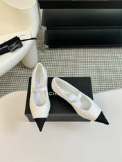 CC MARY JANE IN WHITE TWEED AND BLACK SATIN