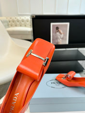 SQUARE TOE PUMPS IN INTERNATIONAL ORANGE GLOSSY CALFSKIN ATTACHED BOW