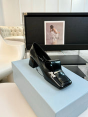 SQUARE TOE PUMPS IN BLACK GLOSSY CALFSKIN ATTACHED BOW