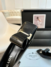SQUARE TOE PUMPS IN BLACK GLOSSY CALFSKIN ATTACHED BOW