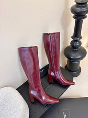 YSL 26S KNEE-HIGH HEELED BOOTS IN DARK RED SHINY CALFSKIN