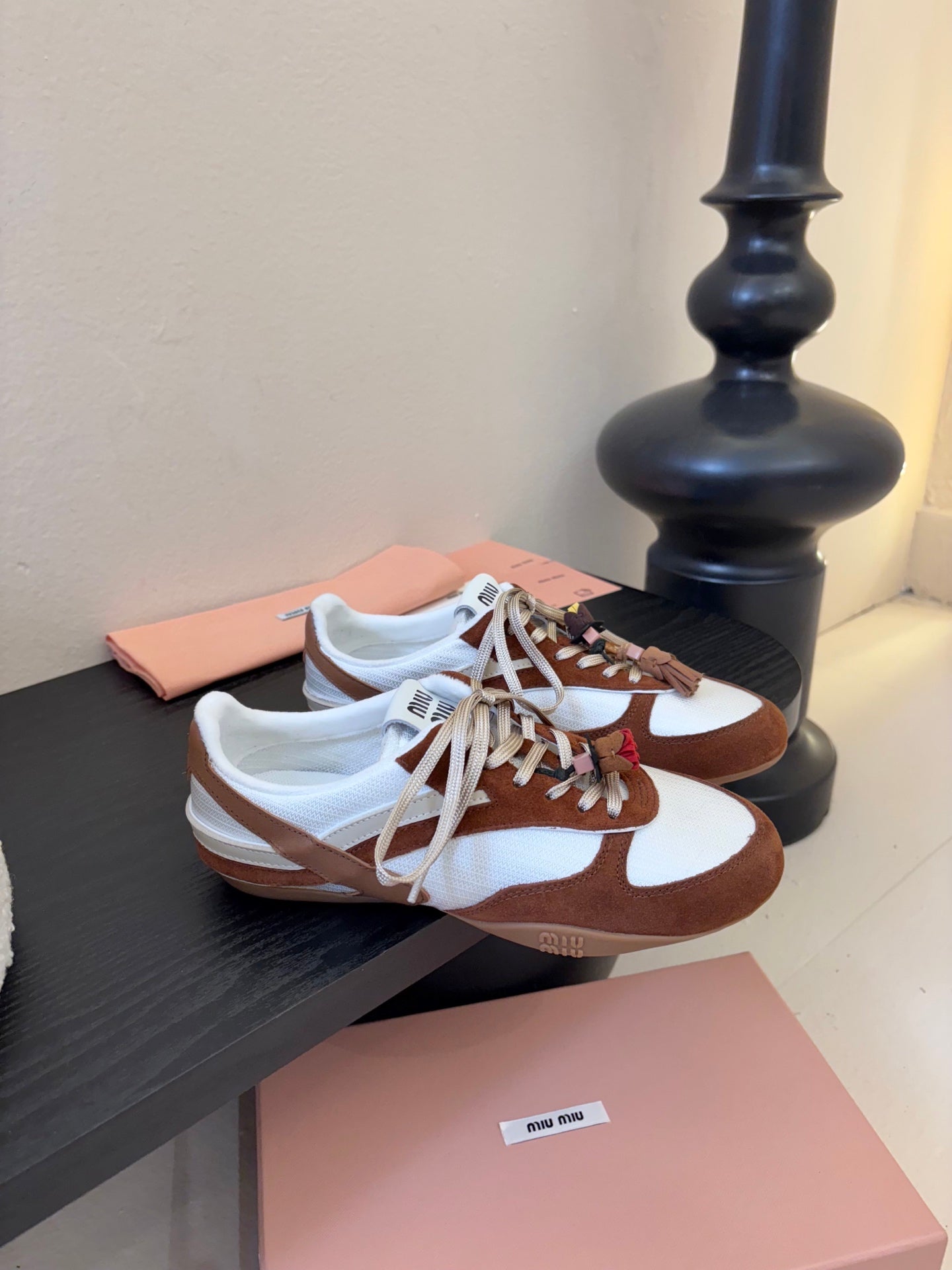 MIUMIU 26S SNEAKERS IN WHITE AND CARAMEL BROWN SUEDE AND MESH