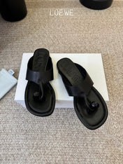 LOEWE 26S TOGGLE FLAT SANDAL IN BLACK CALFSKIN