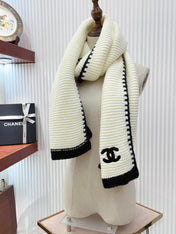 KNIT SCARF 200 CM IN WHITE CASHMERE WITH BLACK LOGO 383911