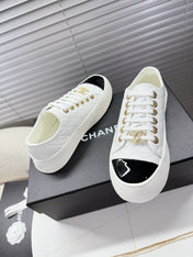 CHANEL 25S TRAINERS WHITE AND BLACK 35MM IN CALFSKIN
